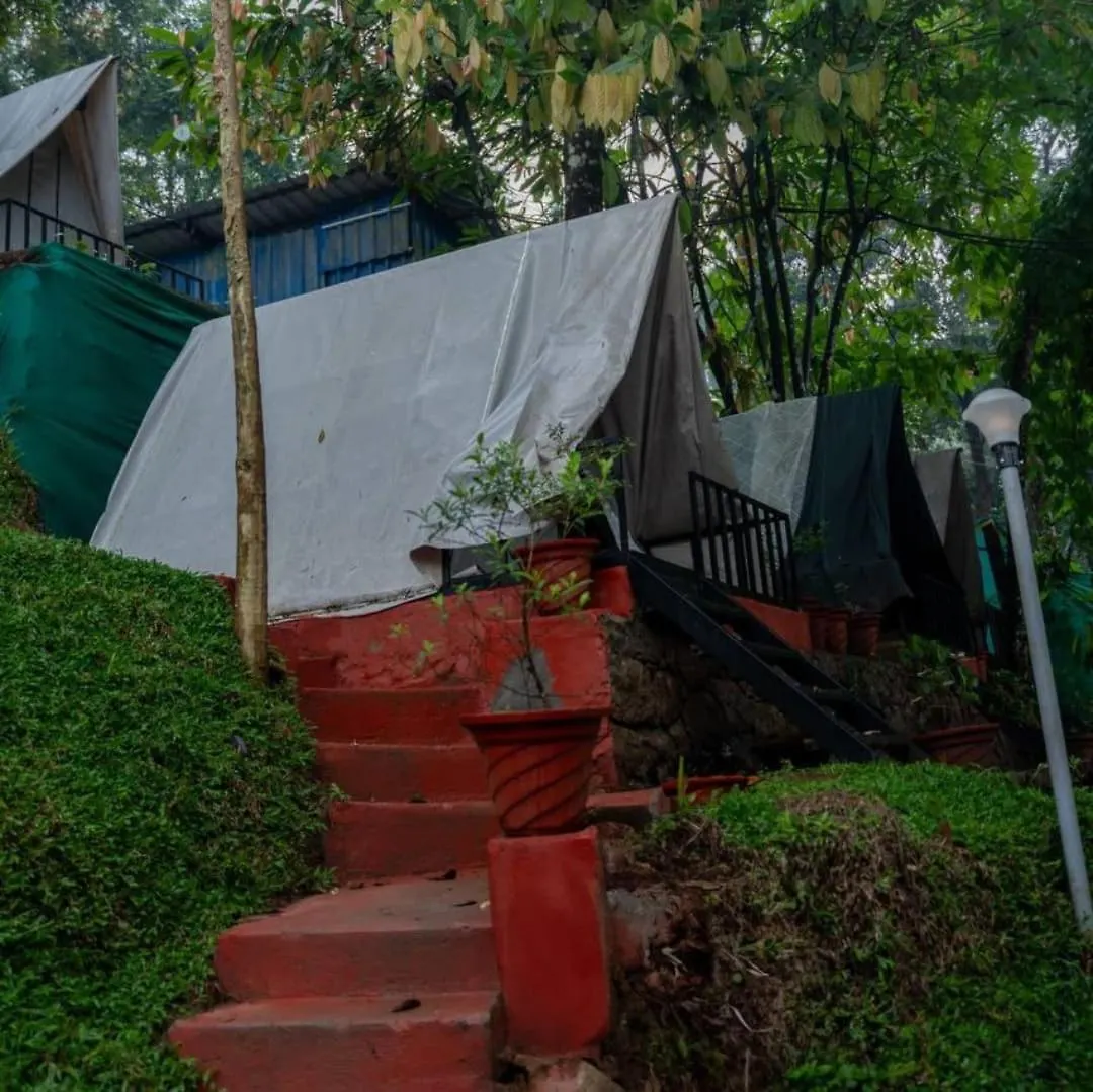 Κάμπινγκ The Woods Inn Munnar
